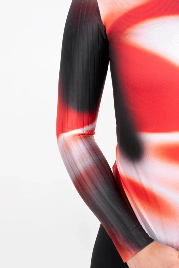 5.-JERSEY-DE-CICLISMO-NEBULA-INFERNO-CAPOTE-MANGA-LARGA-MUJER-DETALLE-scaled Jersey de Ciclismo Inferno Manga Larga Mujer - Capote