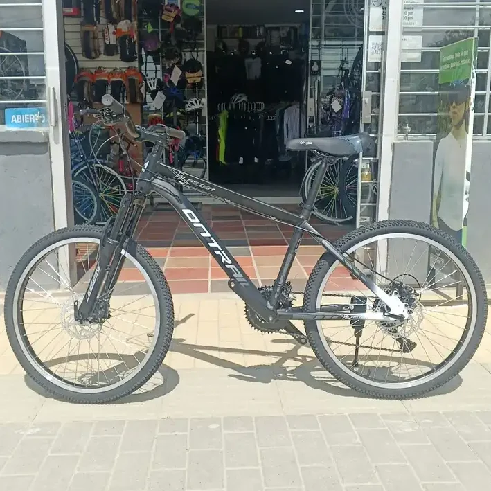 Bicicleta Mtb Blaster 24" 8 Vel. Negra/Blanco - On Trail