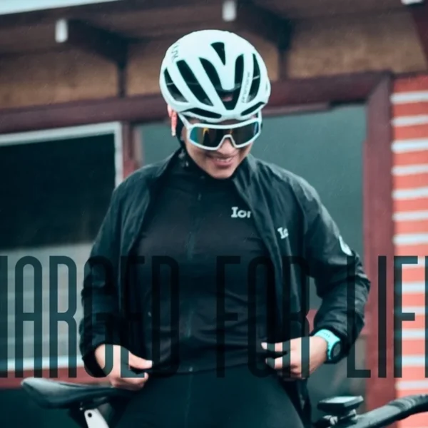 Chaqueta Rompevientos Light Negra Femenina – Ionik
